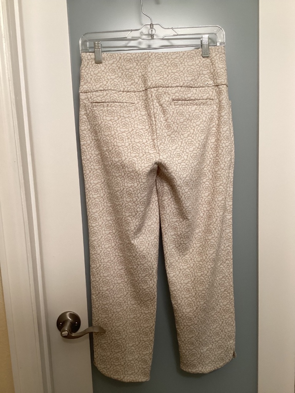 Activewear pants, size 8, white/beige floral - Picture 3 of 8